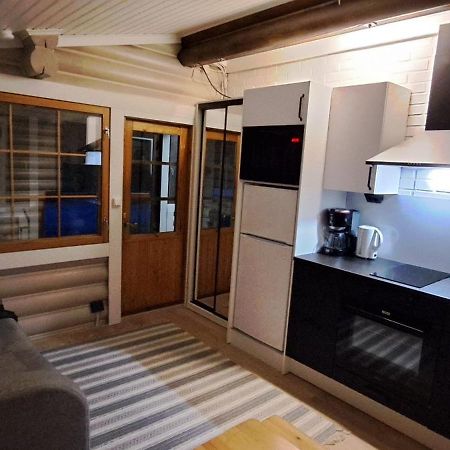 Hirsimoekki Ja Makuuaitta Hotel Karijoki Buitenkant foto