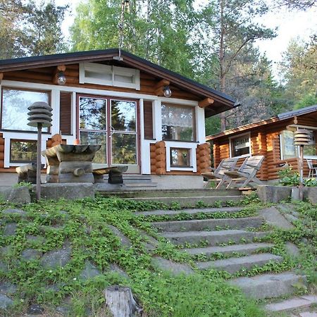 Hirsimoekki Ja Makuuaitta Hotel Karijoki Buitenkant foto