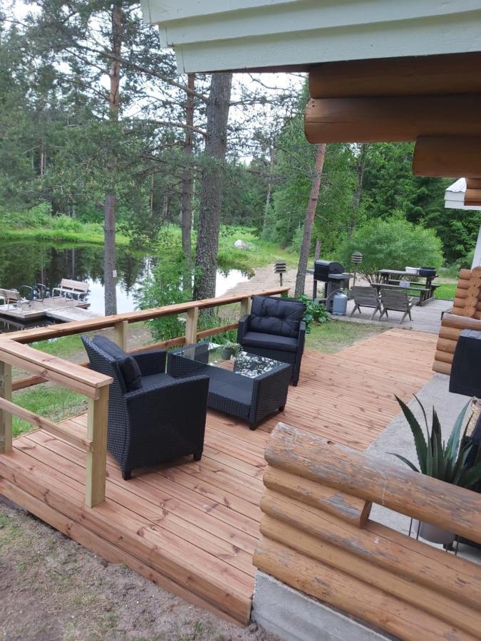Hirsimoekki Ja Makuuaitta Hotel Karijoki Buitenkant foto
