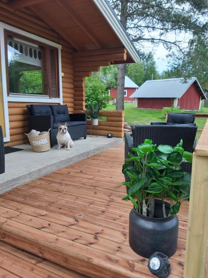 Hirsimoekki Ja Makuuaitta Hotel Karijoki Buitenkant foto