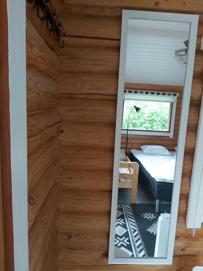 Hirsimoekki Ja Makuuaitta Hotel Karijoki Buitenkant foto