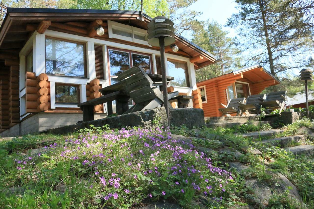 Hirsimoekki Ja Makuuaitta Hotel Karijoki Buitenkant foto